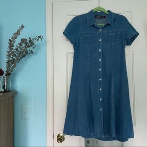 Vintage 90s denim dress. Very gently used. Size M.